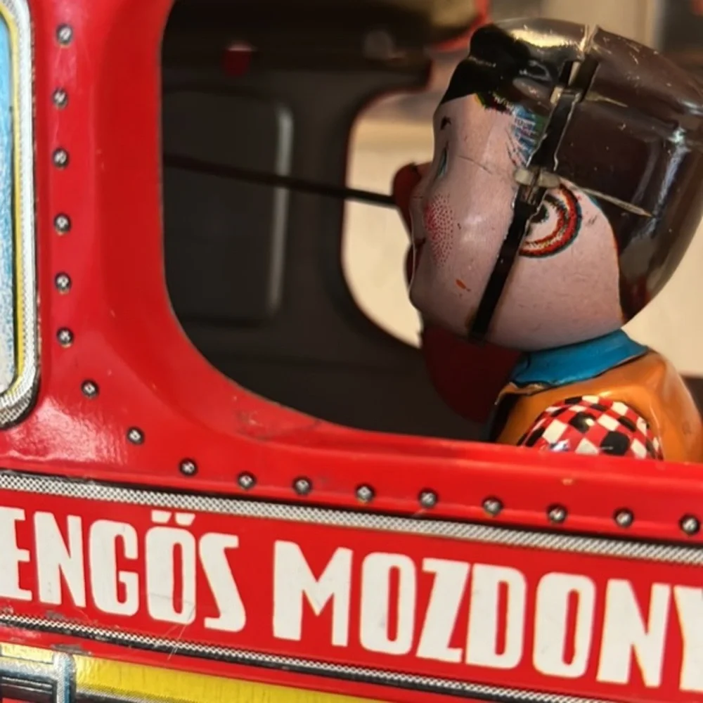 CSENGOS MOZDONY Vintage BELL RINGER  LOCOMOTIVE TIN TRAIN‎